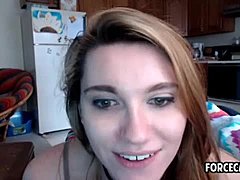18-letna amaterska transseksualka divji na spletni kameri