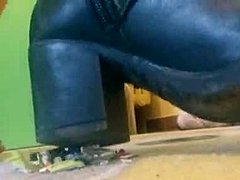 Video porno amateur de Savannah enamorada de un coche de juguete