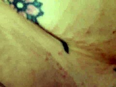 MILF amatoriale si fa scopare la figa in bagno POV