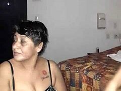 Ibu MILF: Seorang Ibu Latina yang Panas