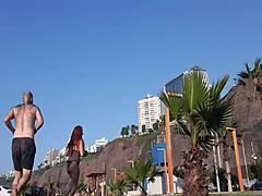 Dewi MILF dan suami yang diselingkuhi menikmati pertemuan di pantai yang panas