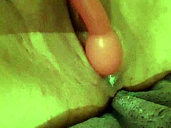 Masturbación con una pelirroja: Una sesión húmeda y salvaje