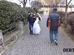 チェコの花嫁がローンシャークに誘惑されてPOVビデオでセックスする