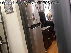 Студенческая пара занимается диким сексом в комнате общежития с зрелой женщиной