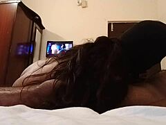 คู่รักวิทยาลัยอินเดียมีเพศสัมพันธ์กันอย่างดุเดือดในห้องพักโรงแรม