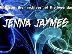 Mogna porrstjärnan Jenna Jaymes ger en deepthroat avsugning i shorts