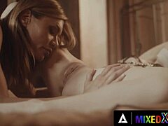 MILF Kitana dominál és baszik a szexi Kate Quinn-nel