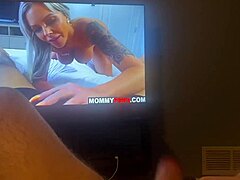 Зрела жена са великим грудима ужива у интензивном сексу у ХД видеу
