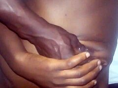 Afrikkalainen pari nauttii kovaa seksiä kenyan vaimo