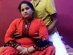 La milf indiana Sonam fa sesso con il suo amico in questo video hot