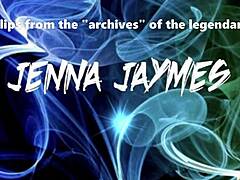 Jenna Jaymes, uma MILF madura com seios grandes, faz garganta profunda em um pau enorme e é coberta de porra em HD