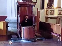 Confesiunea lui Sor Raymundas se transforma intr-o intalnire pacatoasa cu un preot