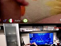 Уживо, две МИЛФ аматерке играју прљави рулет на веб камери у другом делу