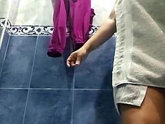 Špionážní kamera zachycuje hýždě sester v nemocničním záchodě