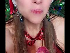 Regalo di Natale che porta a un incontro bollente con la curvy MILF Nikki e un enorme dildo