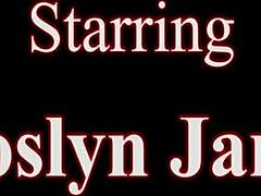 Joslyn Jane, en rykande het MILF, ger en sensuell handjob i en styvmamma-son erotisk video