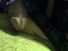Бразильская мамочка дразнит своей задницей и дилдо в HD-качестве