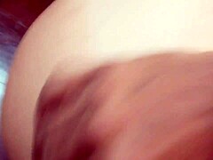 Видео отблизо на зряла жена, която се наслаждава на анален секс у дома