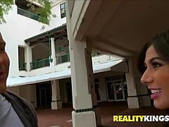 Payudara semulajadi Brittany Blisss dan aksi tegar dalam video Reality Kings