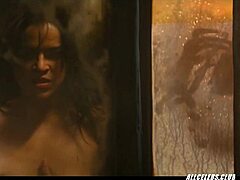 Michelle Rodriguezs Hot tilbake i 2016 med sensuell nakenhet og eksplisitt handling