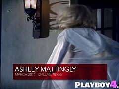 ¡Ashley Mattingly, una impresionante modelo MILF rubia, muestra sus curvas seductoras en lencería seductora! ¡Mira cómo se divierte!