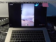 Une star du porno espagnole mature fait plaisir à son admirateur de webcam dans une session chaude