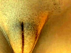 Remaja panas dengan klitoris besar menjadi nakal dalam posisi cowgirl