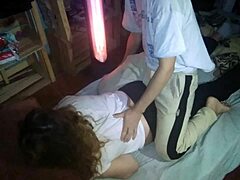 Домашно видео на аржентинска милф, получаваща чувствен масаж