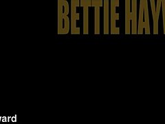 Una actuación madura y sexy de Bettie Haywards lleva a un clímax satisfactorio
