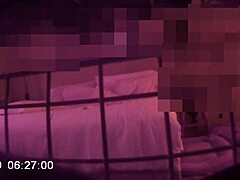 Amatör styvmamma fångad på dold kamera under flera orgasmer med styvson