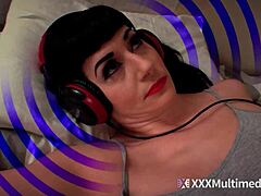 Aiden Valentine ja Nyxones Kuuma kohtaaminen äitipuolen kanssa fetissivideossa