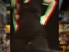 Blondinka bomba pleše ob svojem videu, ki ga je navdihnil Eminem