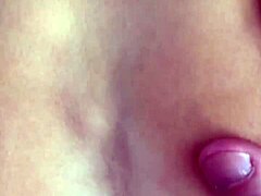 Лекси Роуз са тетоважама снажно јебе своју вагину и дупе