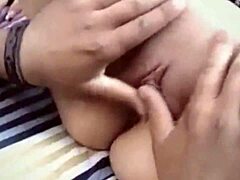 A boneca Marlen recebe uma homenagem de um fã neste vídeo pornô latino quente