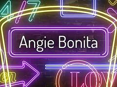 Angie Bonitas deepthroat ferdigheter er på full visning i denne dampende videoen