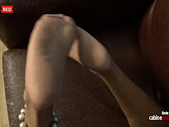 Bianca Naldy fa una pedina a un feticista e si masturba il suo pene con i suoi piedi