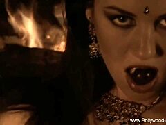 Erotická indická MILF dráždi a láka vo svojom softcore dráždivom videu