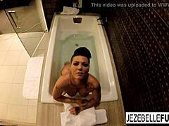 Jezebelle Bond's solo bath time video