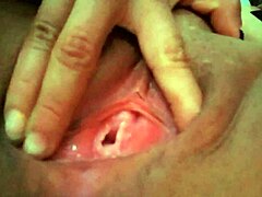 Kanadensisk milf får en munsugning från en venezuelansk fan i utbyte mot en video av hennes vagina