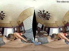 MILFelle Croe, une blonde aux courbes, montre ses gros seins en réalité virtuelle