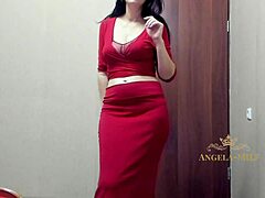 แองเจลา MILF เซ็กซี่ในชุดชั้นในเซ็กซี่แสดงทวารหนักขนาดใหญ่ของเธอ