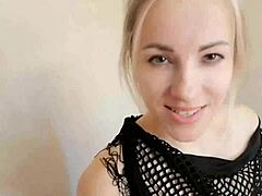 Mia Lipa, uma amante russa, mostra seu verdadeiro poder neste vídeo femdom