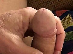 Amateur-Close-Up-Aufnahme eines reifen schwulen Penis