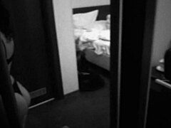 Anna, o mamă rusă, face sex oral într-o cameră de hotel