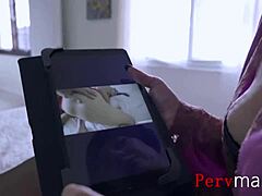 Družinski video tabu: mačeha ujamejo, da gleda porno z Jessico Ryan