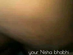 Ο Ινδός πορνοστάρ Ravi απολαμβάνει σκληροπυρηνικό πρωκτικό σεξ με τον Nishi Bhabi