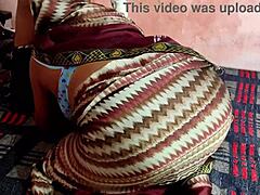 Intialainen äitipuoli hallitsee poikapuoltaan höyryävässä chudaissa