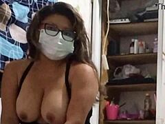 Een Colombiaanse pornoster ervaart haar eerste casting met een vreemde in deze hardcore video