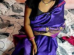 La matrigna indiana cattura il figliastro mentre annusa le mutandine in un video fatto in casa