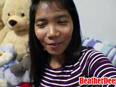Heather, een Thaise meisje, krijgt een cumshot in haar mond en slikt het tijdens haar weeklange zwangerschapsmissie
